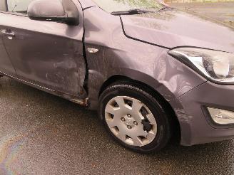 Hyundai I-20  picture 2