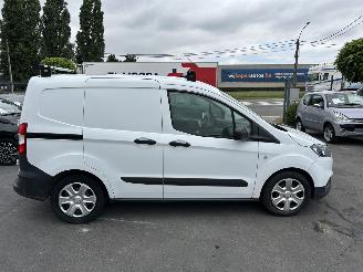 Ford Transit Courier Van  picture 19