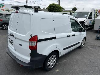 Ford Transit Courier Van  picture 5