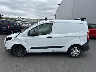 Ford Transit Courier Van  picture 20