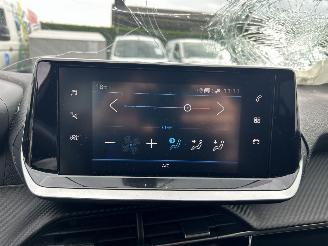 Peugeot 208  picture 11