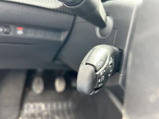 Peugeot 208  picture 17