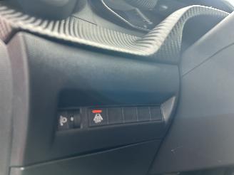 Peugeot 208  picture 18