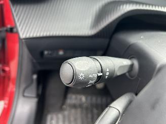 Peugeot 208  picture 16