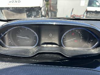 Peugeot 2008  picture 8