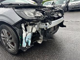 Peugeot 208  picture 16
