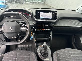 Peugeot 208  picture 6