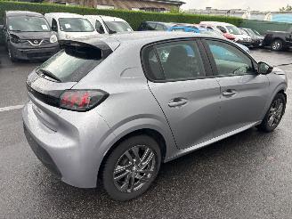 Peugeot 208  picture 5