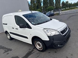 damaged commercial vehicles Peugeot Partner  2018/3
