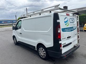 uszkodzony samochody ciężarowe Renault Trafic  2019/8