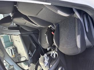 Peugeot 208  picture 7