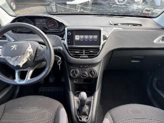 Peugeot 208  picture 5