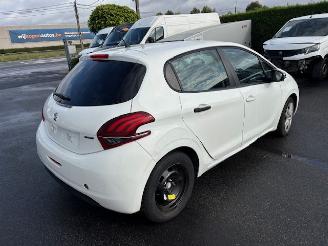 Peugeot 208  picture 2