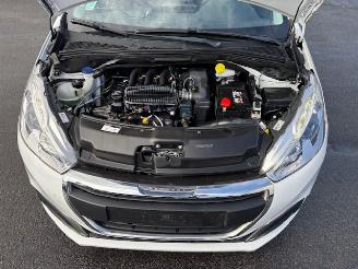 Peugeot 208  picture 12