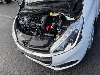 Peugeot 208  picture 13