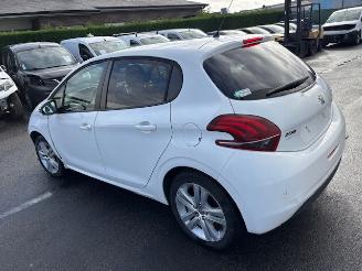 Peugeot 208  picture 3