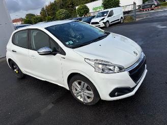 Unfallwagen Peugeot 208  2016/4