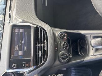 Peugeot 208  picture 8