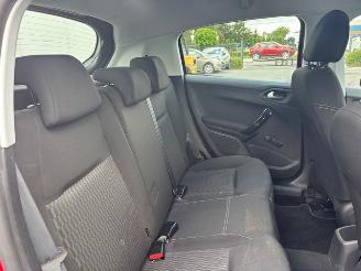 Peugeot 208  picture 4