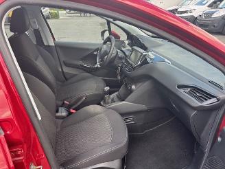 Peugeot 208  picture 5