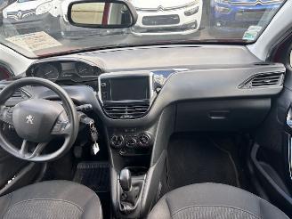 Peugeot 208  picture 3