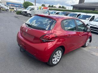 Peugeot 208  picture 2