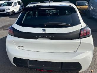 Peugeot 208  picture 3