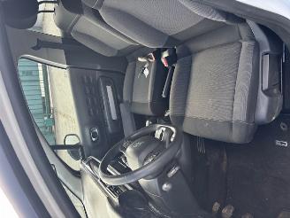 Peugeot 208  picture 15