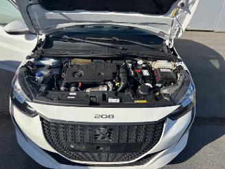 Peugeot 208  picture 7