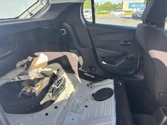 Peugeot 208  picture 8