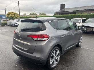 damaged passenger cars Renault Mégane Scénic  2018/10