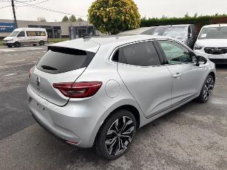 uszkodzony samochody osobowe Renault Clio  2022/9