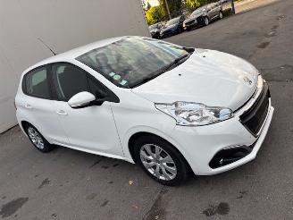 Damaged car Peugeot 208  2018/2