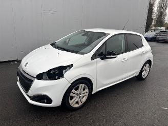 Peugeot 208  picture 2