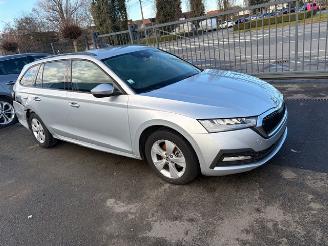 uszkodzony samochody osobowe Skoda Octavia AUTOMAAT 2021/2