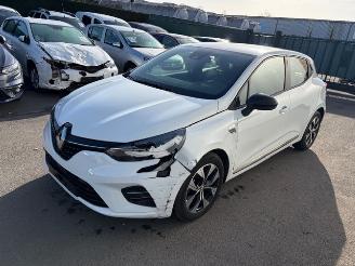 Vaurioauto  passenger cars Renault Clio LIMITED 2022/7