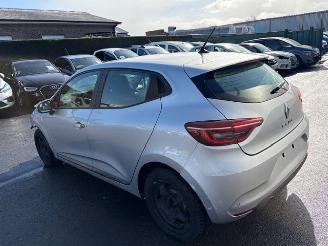 Damaged car Renault Clio  2021/9