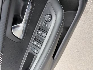 Peugeot 208  picture 11