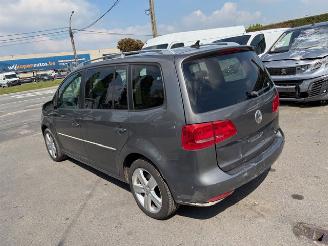 uszkodzony samochody osobowe Volkswagen Touran 7pl AUTOMAAT 2014/2