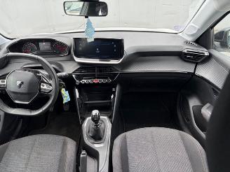 Peugeot 208  picture 9