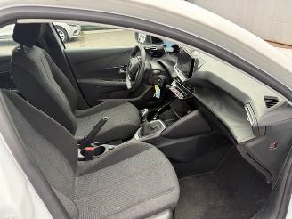 Peugeot 208  picture 7