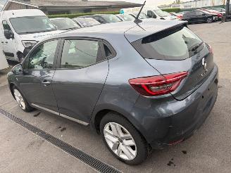 damaged passenger cars Renault Clio  2020/10