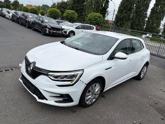 uszkodzony samochody osobowe Renault Mégane  2021/3