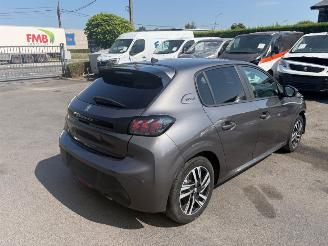 krockskadad bil auto Peugeot 208 STYLE 2023/11