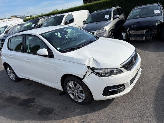 Peugeot 308 with cockpit and airbags included in the price picture 4