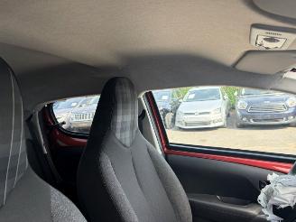 Peugeot 108  picture 13