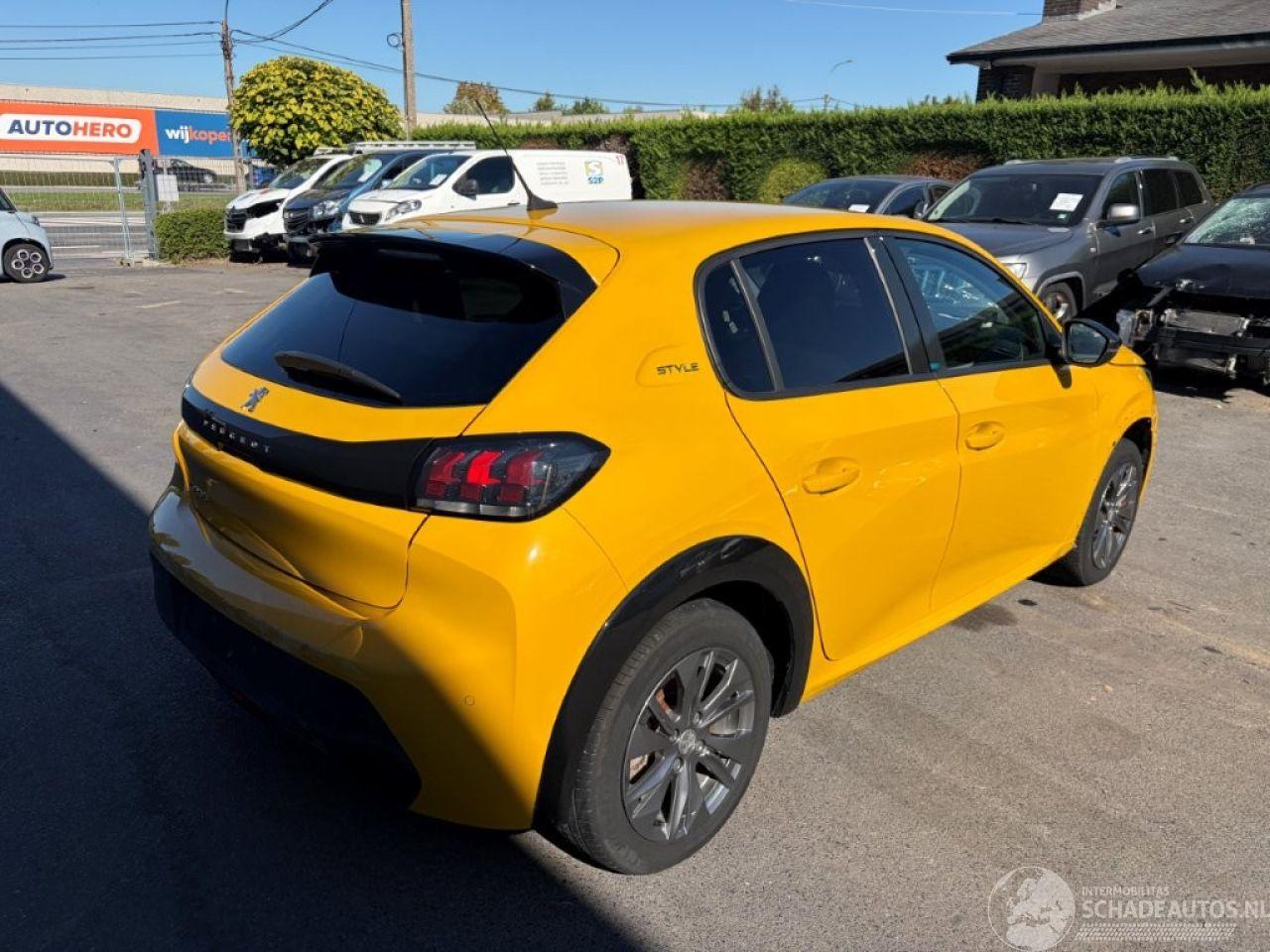 Peugeot e-208 
