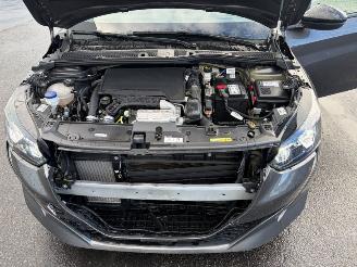 Peugeot 208  picture 10
