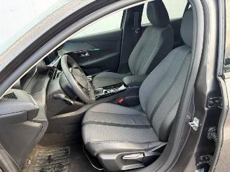 Peugeot 208  picture 7