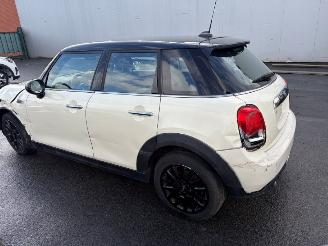 Damaged car Mini Cooper AUTOMAAT 2018/4